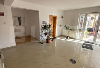 Casă cu 7 camere cu Teren 7000 Mp în Central - 1