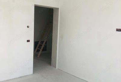 Casă cu 3 camere în Giroc