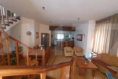 Casă cu 7 camere cu Teren 1600 Mp în Utvin - 1