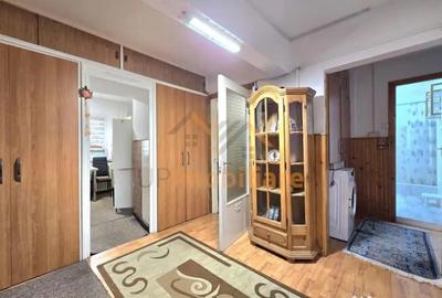 Apartament cu 3 camere decomandat în Nufărul - 2