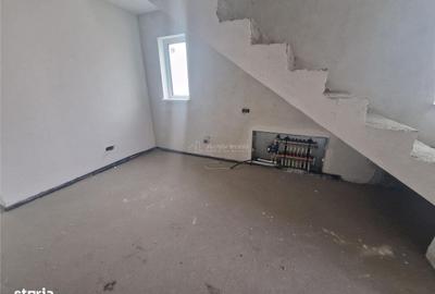 Casă cu 4 camere cu Teren 178 Mp în Central - 12