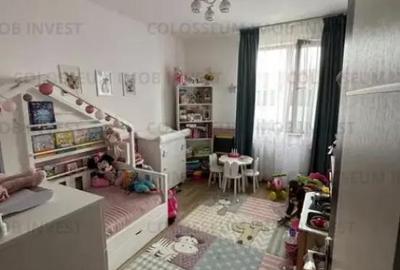 Apartament cu 3 camere decomandat în Tractorul - 7