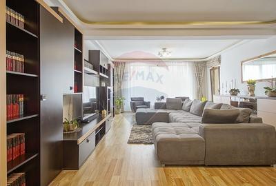 Apartament cu 3 camere decomandat, mobilat în Tractorul