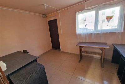 Spațiu comercial, de 270 mp, în Central - 3