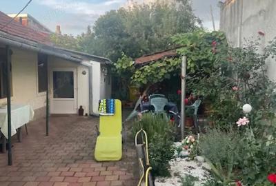 Vand casa cocheta , zona linistita , str.Xenopol - 11