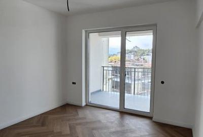 Apartament cu 3 camere semidecomandat în Central - 5