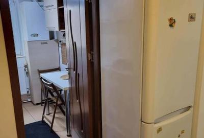 Apartament cu 3 camere semidecomandat în Mircea cel Bătrân