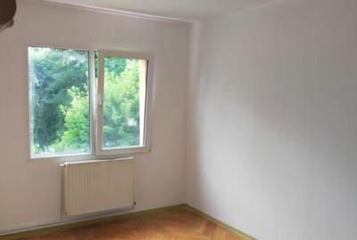 Apartament de 3 camere Zona ASTRA,str Saturn - 2
