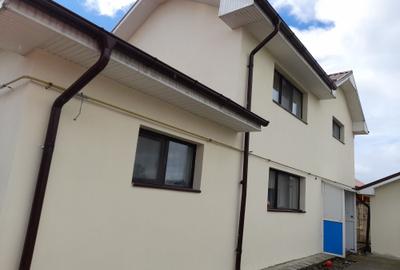 Casă cu 4 camere decomandat în Central - 3