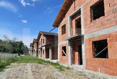 Ansamblu de 4 case in?iruite Aleea Parcului, Simeria - 1