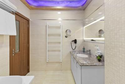 Apartament cu 4 camere decomandat, mobilat în Tractorul - 11