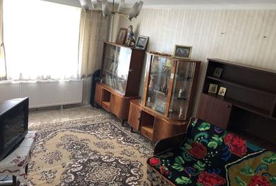 Apartament cu 3 camere decomandat în Costești - 4
