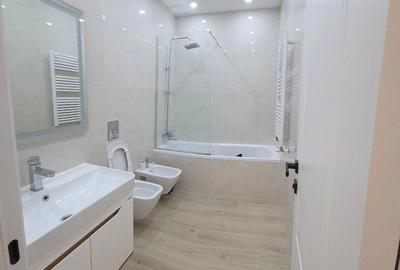 Garsonieră decomandată în Titan