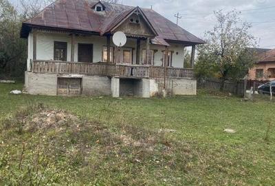 Casă cu 3 camere în Central