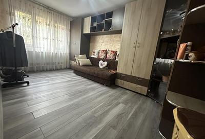 Decomandat la et 2/4 mobilat complet linga piata Doina - 6