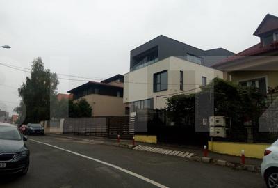 Imobil de birouri, 610 mp - 2