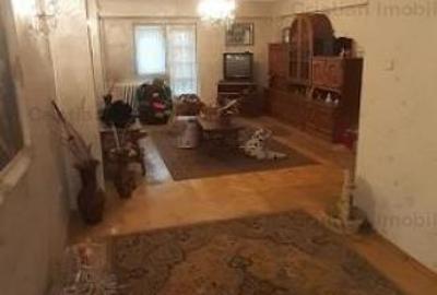 Casă cu 7 camere cu Canalizare în Central - 9