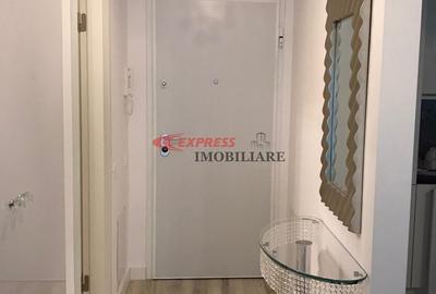 Apartament cu 3 camere semidecomandat, mobilat în Calea Călărașilor