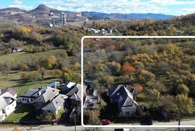 Teren si casa de vanzare la baza muntelui Iezer in Valea Mare Pravat - 4