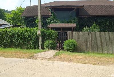 Casă cu 6 camere în Vârvor - 1