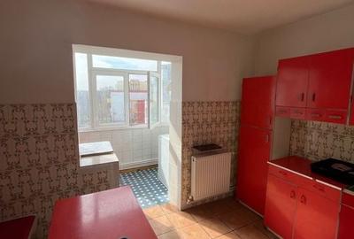 Apartament 3 camere decomandat Poarta 6 - 12