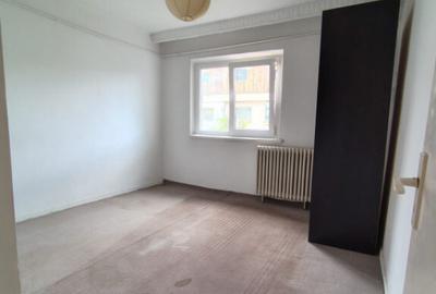 Apartament cu 2 camere decomandat în Nicolina