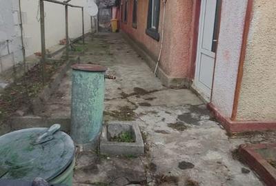 Casă cu 5 camere cu Canalizare în Palazu Mare