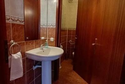 De Inchiriat apartament 4 camere Universitate sect 1 De Inchiriat apartament 4 camere Universitate sect 1 - 7