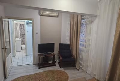 Victoriei  Universitate blocul Romarta garsoniera et 2/8 - 2