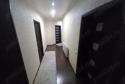 Casă cu 6 camere cu Teren 390 Mp în Andronache