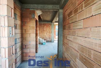 Casă cu 4 camere cu Canalizare în Noua - 6