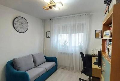 Apartament cu 3 camere semidecomandat, mobilat în Sălăjan