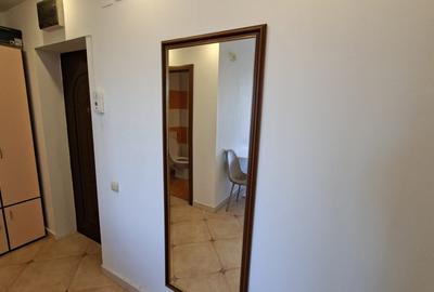 Garsonieră decomandată, mobilată în 7 Noiembrie - 8