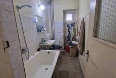 Apartament cu 3 camere decomandat în Bd. Independenței - 1