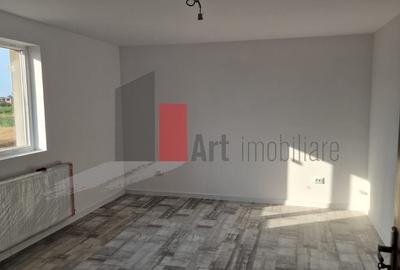 Casă cu 5 camere în Central