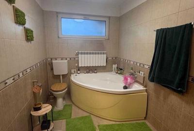 Apartament cu 4 camere decomandat, mobilat în Roșu - 1