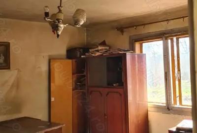 Casă cu 5 camere cu Teren 1171 Mp în Pucioasa - 2