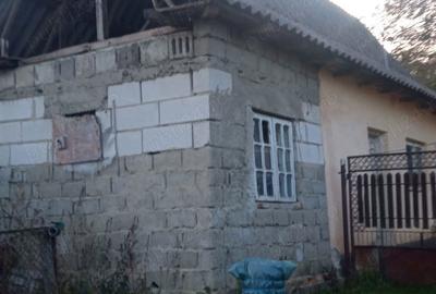 Casă cu 3 camere cu Teren 1350 Mp în Dârmănești - 5