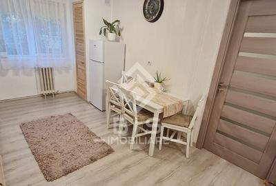 Apartament cu 3 camere semidecomandat, mobilat în Central