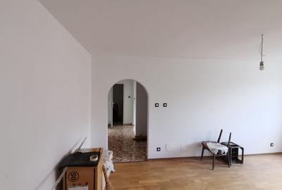 Ap. 3 camere semidecomandat, etaj 2, Piata Darmanesti - 6