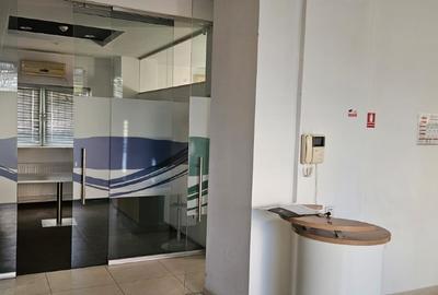 Spatiu comercial stradal, vitrina 18 ml, 211 mp - Satu Mare