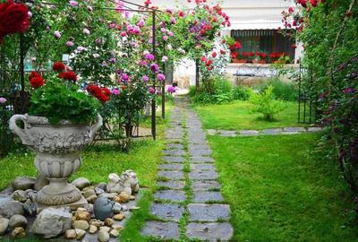 Apartament cu 8 camere decomandat în Central - 3