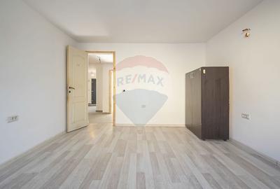 Casă cu 10 camere cu Teren 340 Mp în Florilor - 24