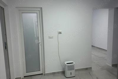 Spațiu comercial, de 90 mp, în Central - 3
