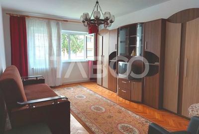 Apartament de inchiriat 3 camere decomandate parter zona Strand Sibiu - 1