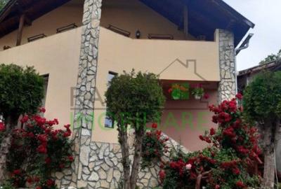 Casă cu 5 camere cu Teren 1000 Mp în Bran - 1