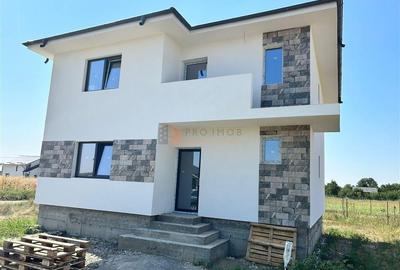 Casă individuală cu 4 camere în Mărăcineni