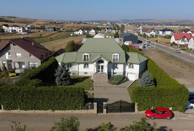 Casă cu 4 camere cu Teren 2300 Mp în Central - 2