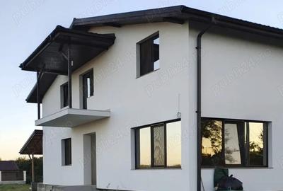 Casă cu 4 camere în Central - 2