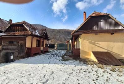 Casă cu 2 camere cu Teren 1497 Mp în Poiana Sărată - 4